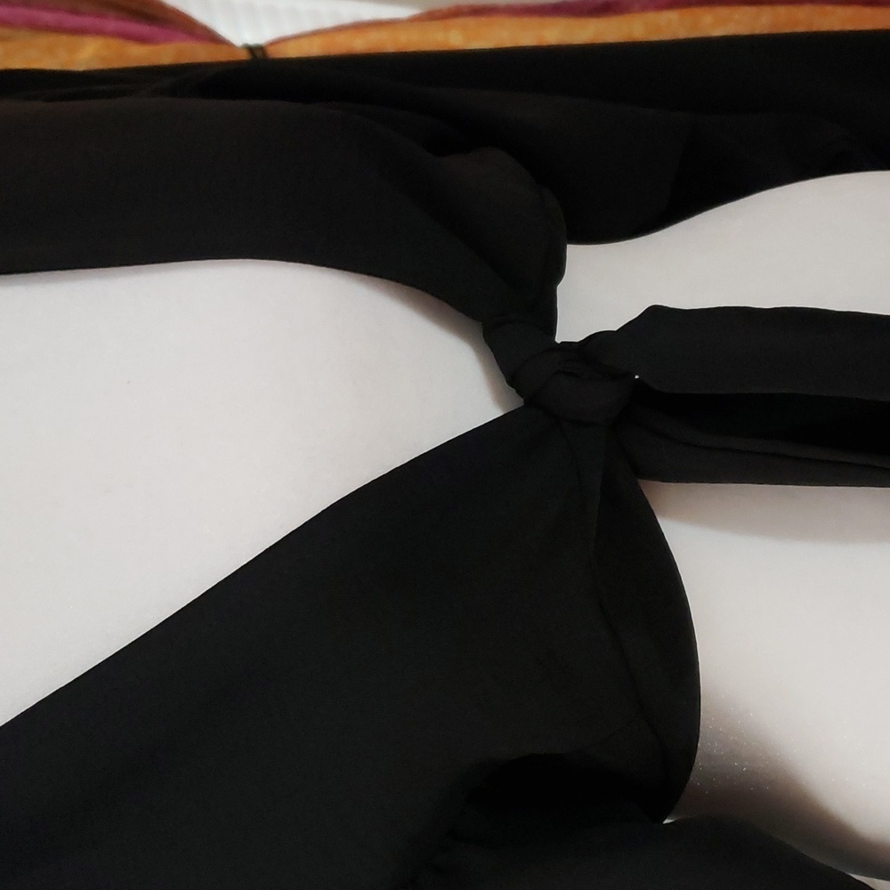 BOOHOO Bell Sleeve Cropped Tie Up Blouse - Picture 3 of 7